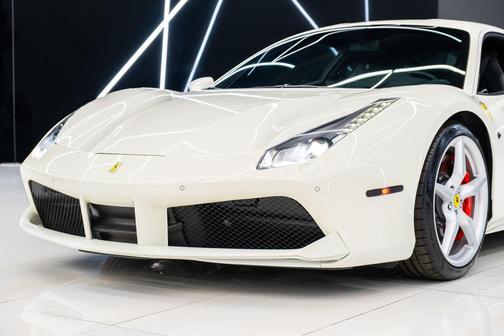 Bianco Avus 2018 Ferrari 488 GTB Base