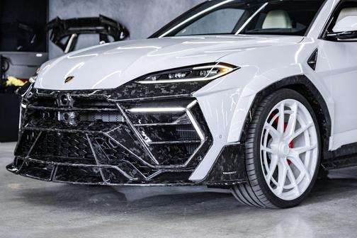 White 2026 Lamborghini Urus SE