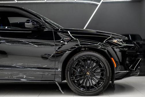 2025 Lamborghini Urus SE