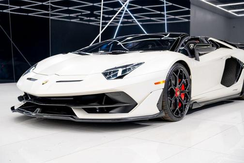 2020 Lamborghini Aventador SVJ Base