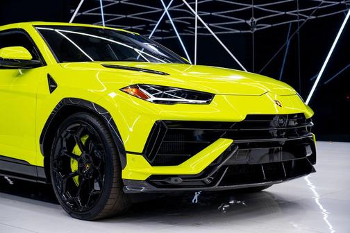 2023 Lamborghini Urus Performante