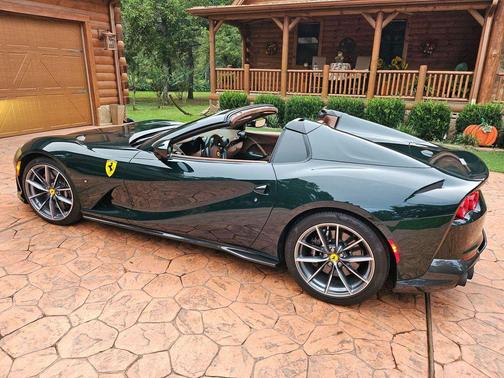 2022 Ferrari 812 GTS Base