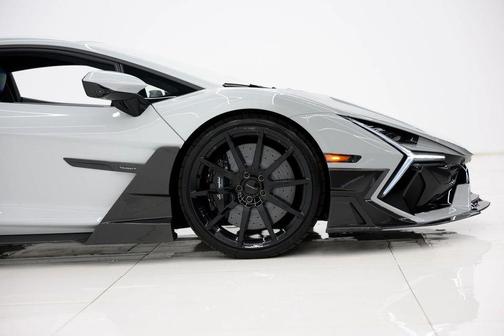 2025 Lamborghini Revuelto Coupe 2D
