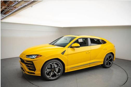 2022 Lamborghini Urus Graphite Capsule