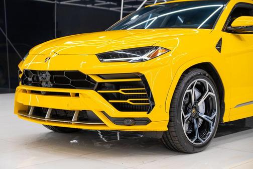 2022 Lamborghini Urus Graphite Capsule