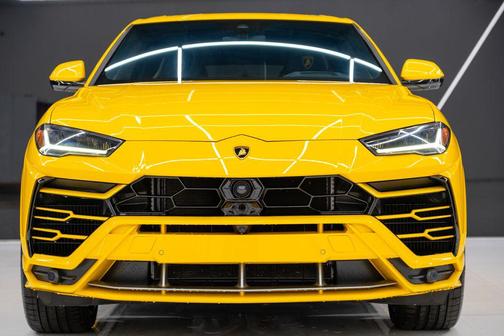 2022 Lamborghini Urus Graphite Capsule