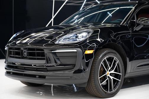 2025 Porsche Macan Base