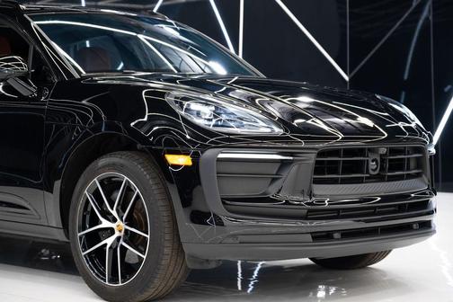 2025 Porsche Macan Base
