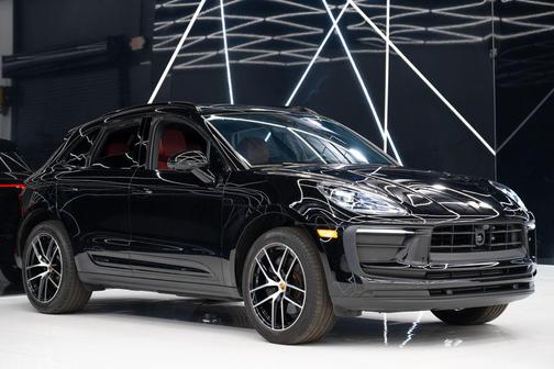 2025 Porsche Macan Base