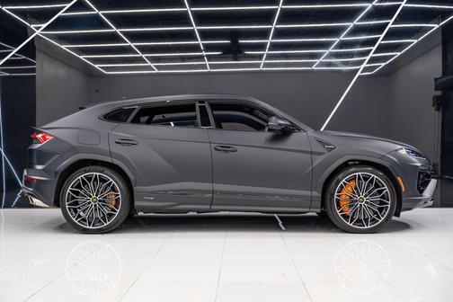 2025 Lamborghini Urus SE