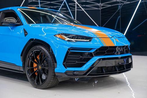 2022 Lamborghini Urus Graphite Capsule