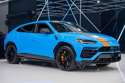 2022 Lamborghini Urus Graphite Capsule