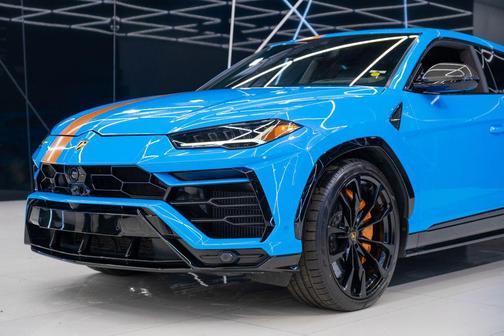 2022 Lamborghini Urus Graphite Capsule