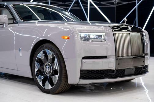 2023 Rolls-Royce Phantom 
