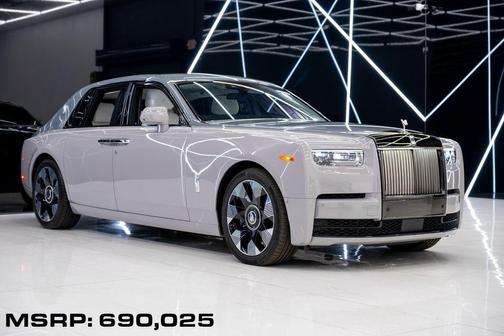 2023 Rolls-Royce Phantom 