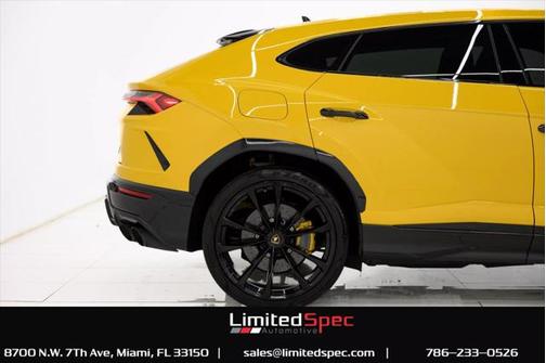 2021 Lamborghini Urus Graphite Capsule