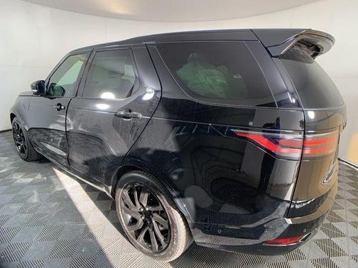 2025 Land Rover Discovery P300 Dynamic SE