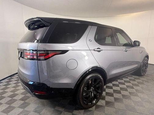 2025 Land Rover Discovery P300 Dynamic SE