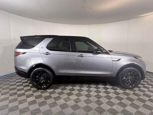 2025 Land Rover Discovery P300 Dynamic SE