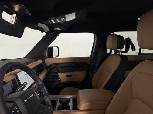 2025 Land Rover Defender P500 V8