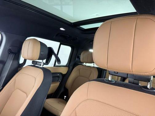 2025 Land Rover Defender P500 V8