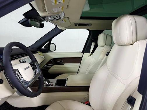 2025 Land Rover Range Rover P550e SE