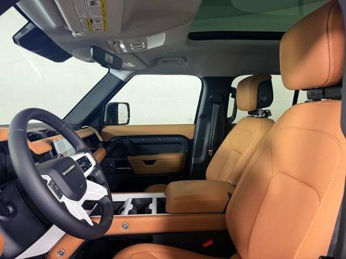 2025 Land Rover Defender P400 X-Dynamic SE
