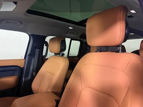 2025 Land Rover Defender P400 X-Dynamic SE