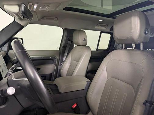 2022 Land Rover Defender 110 SE
