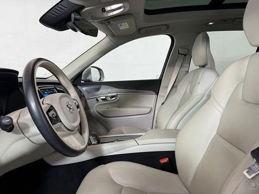 Bright 2023 Volvo XC90 Recharge Plug-In Hybrid T8 Plus Bright Theme 7 Passenger