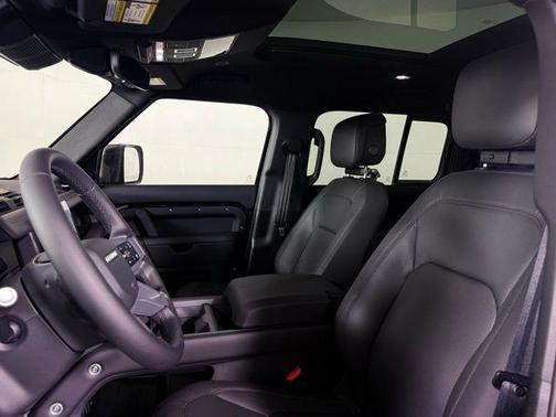 2025 Land Rover Defender P400 X-Dynamic SE