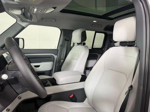 2026 Land Rover Defender 110 X-Dynamic SE