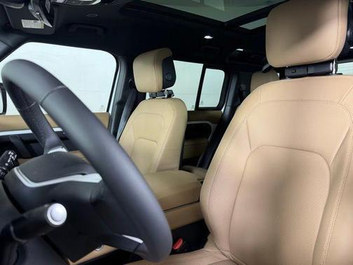 2026 Land Rover Defender 110 X-Dynamic SE