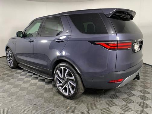 2024 Land Rover Discovery P300 S