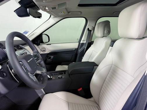 2025 Land Rover Discovery P360 Dynamic SE