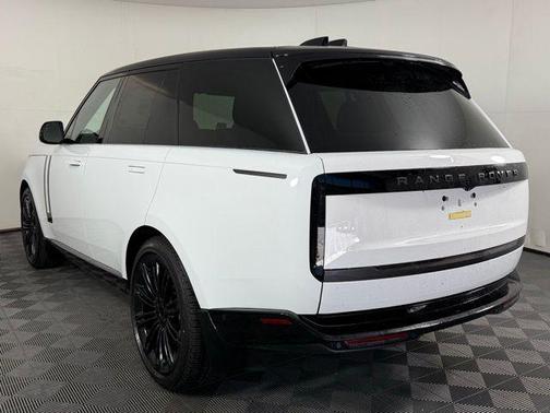 2025 Land Rover Range Rover P530 SE
