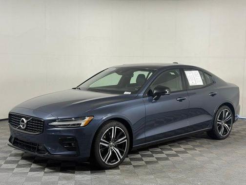 2022 Volvo S60 B5 R-Design