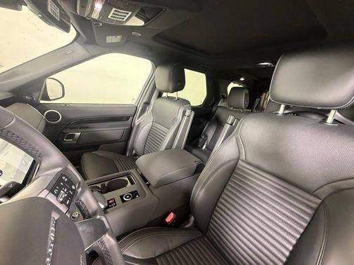 2025 Land Rover Discovery P300 S