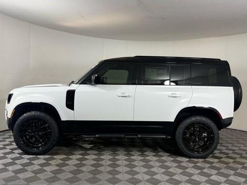 2026 Land Rover Defender 110 X-Dynamic SE