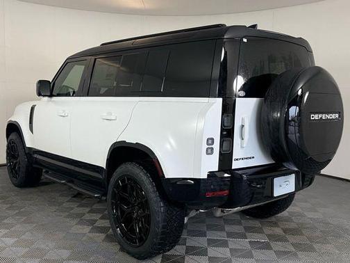 2026 Land Rover Defender 110 X-Dynamic SE