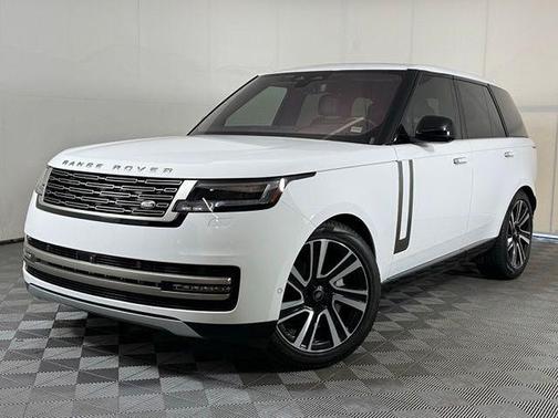 Fuji White 2023 Land Rover Range Rover P400 SE