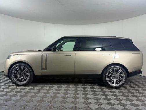 2025 Land Rover Range Rover P400 SE 7 Seat