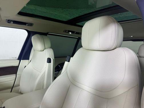 2025 Land Rover Range Rover P400 SE 7 Seat