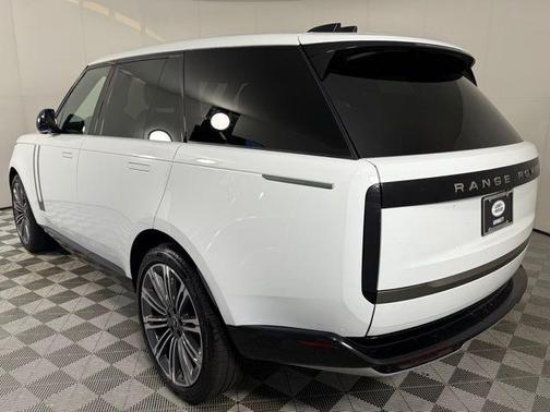 2025 Land Rover Range Rover P530 SE