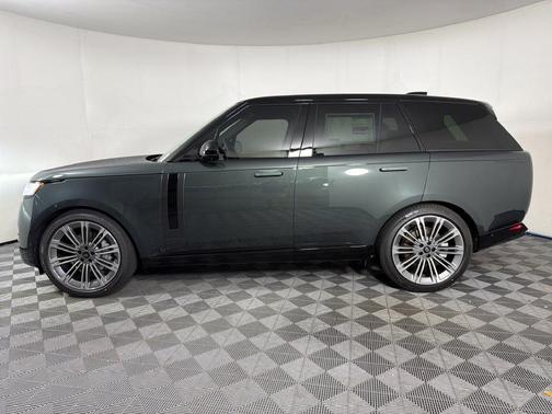 Belgravia Green 2027 Land Rover Range Rover SE