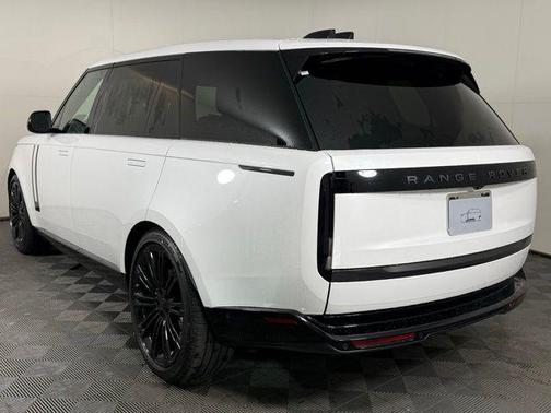 2026 Land Rover Range Rover P400 SE 7 Seat