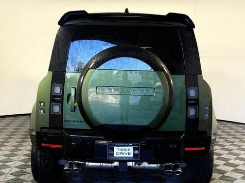 2026 Land Rover Defender X-DYNAMIC SE