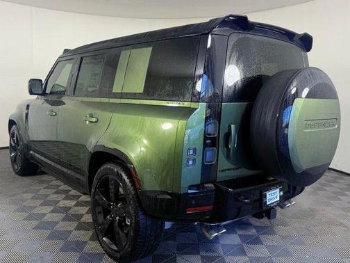 2026 Land Rover Defender X-DYNAMIC SE