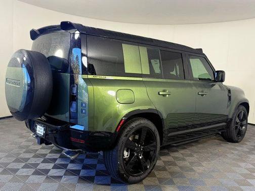 2026 Land Rover Defender X-DYNAMIC SE