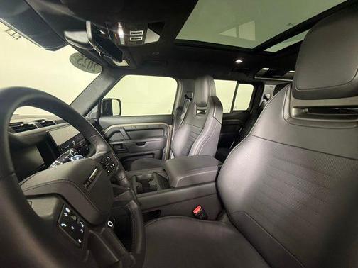 2025 Land Rover Defender V8